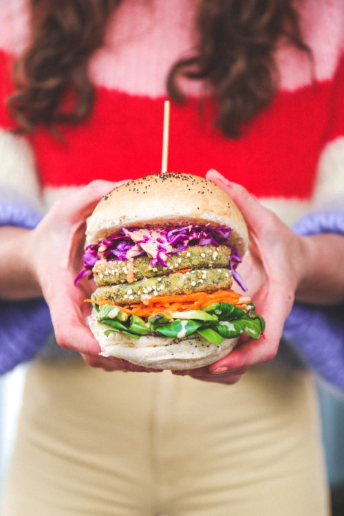 Loaded KALE & QUINOA BURGER with spicy slaw | Natural Born Feeder